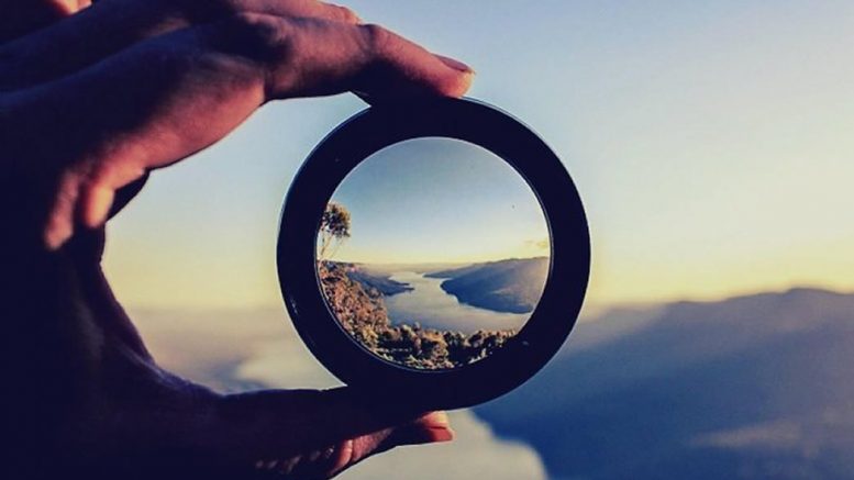 Digital Minimalism: Choosing a Focused Life in a Noisy World